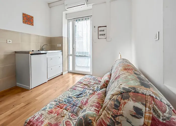 Studio Lumineux Avec Clim Et Tv Ideal Pour Couples