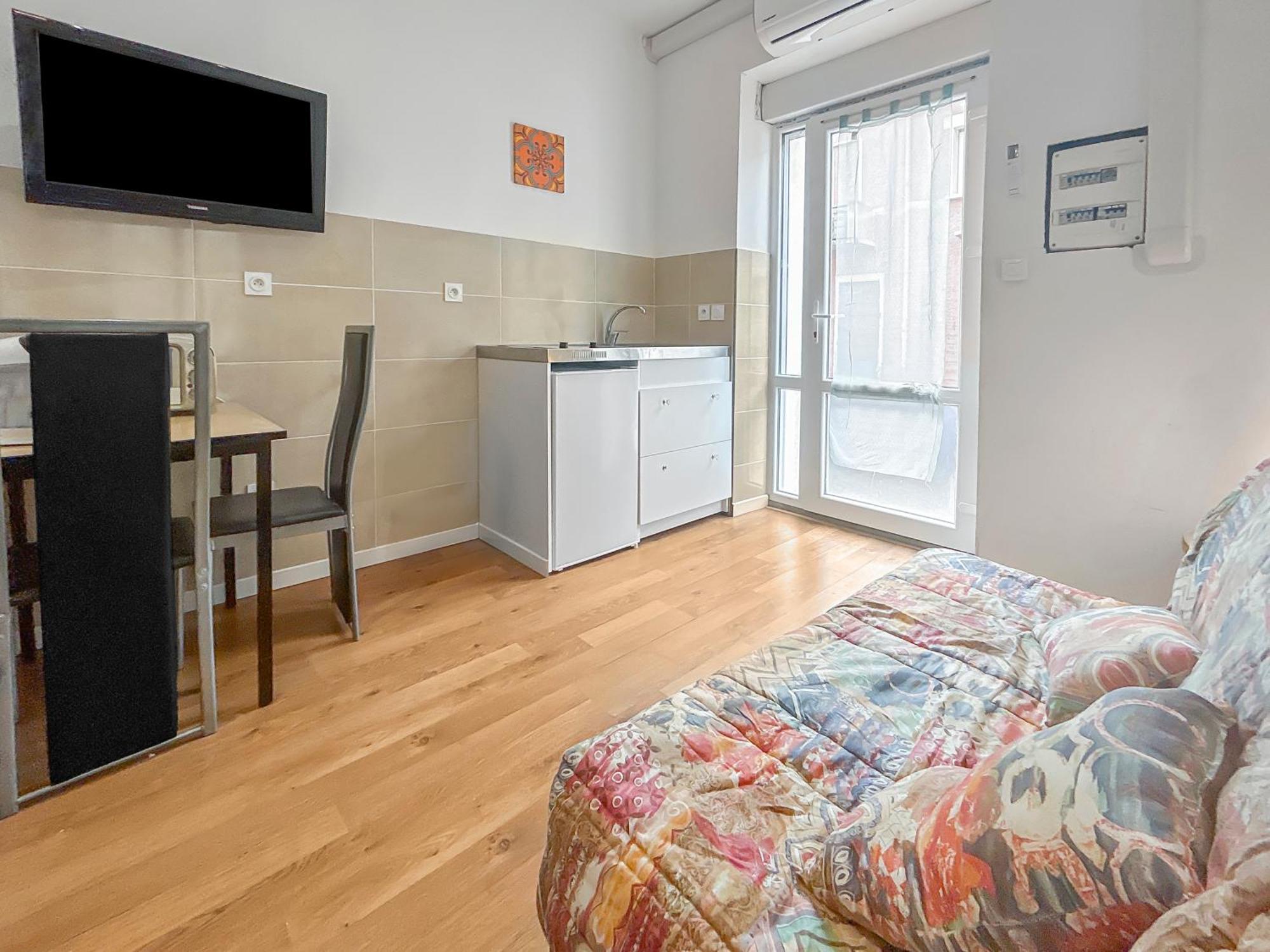 Lumineux Avec Clim Et Tv Ideal Pour Couples Apartment