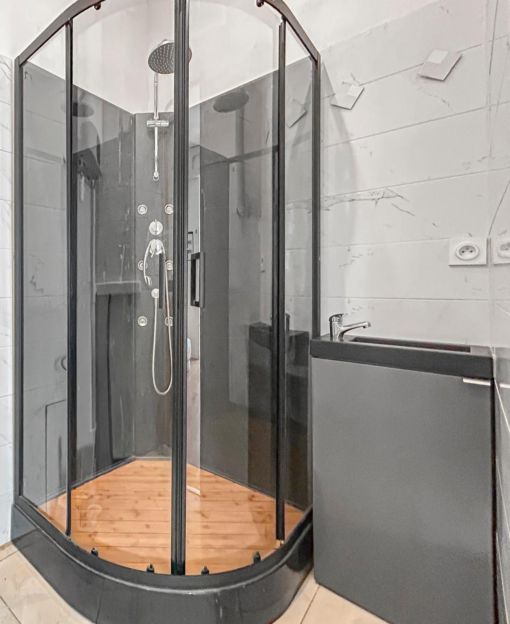 Apartment Lumineux Avec Clim Et Tv Ideal Pour Couples